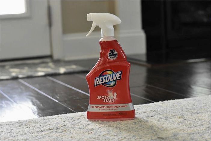 Resolve Triple Oxi Advanced Carpet Cleaner работает с пятнами мгновенно
