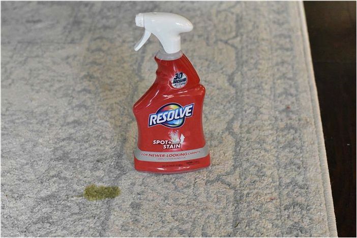 Resolve Triple Oxi Advanced Carpet Cleaner работает с пятнами мгновенно