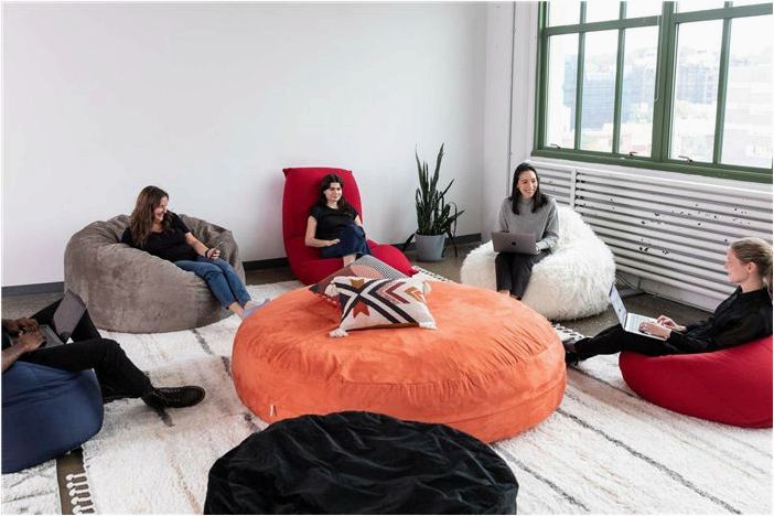10 лучших стульев Bean Bag 2023 года, протестированных и рассмотренных